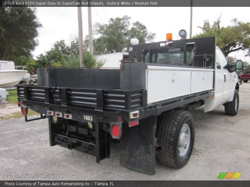 Oxford White / Medium Flint 2006 Ford F350 Super Duty XL SuperCab 4x4 Chassis