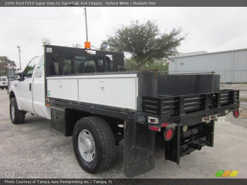 Oxford White / Medium Flint 2006 Ford F350 Super Duty XL SuperCab 4x4 Chassis