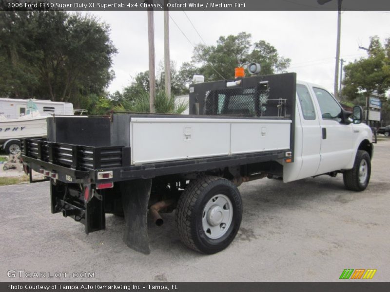 Oxford White / Medium Flint 2006 Ford F350 Super Duty XL SuperCab 4x4 Chassis