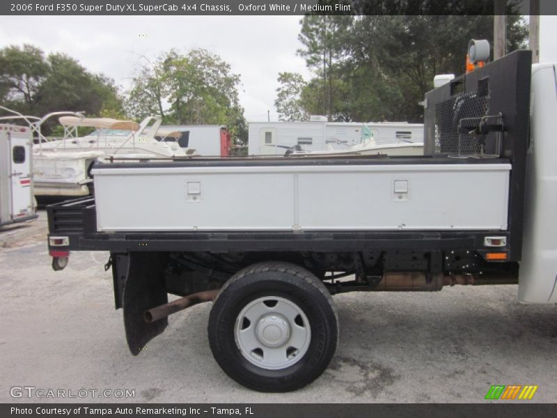 Oxford White / Medium Flint 2006 Ford F350 Super Duty XL SuperCab 4x4 Chassis