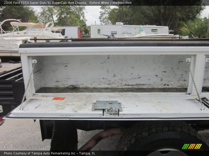 Oxford White / Medium Flint 2006 Ford F350 Super Duty XL SuperCab 4x4 Chassis