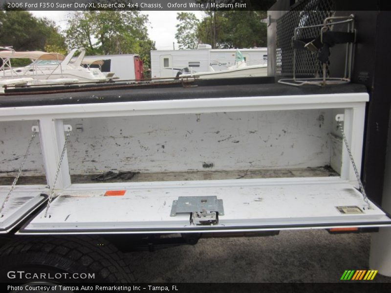 Oxford White / Medium Flint 2006 Ford F350 Super Duty XL SuperCab 4x4 Chassis