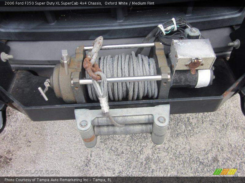 Oxford White / Medium Flint 2006 Ford F350 Super Duty XL SuperCab 4x4 Chassis