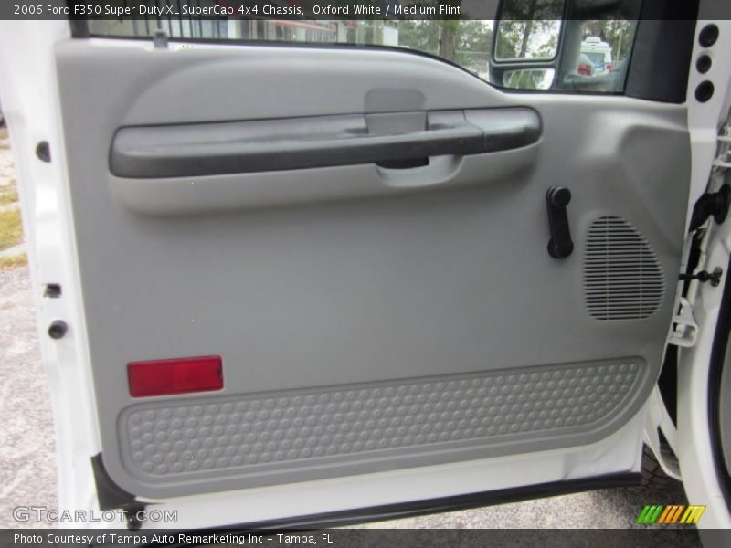 Oxford White / Medium Flint 2006 Ford F350 Super Duty XL SuperCab 4x4 Chassis