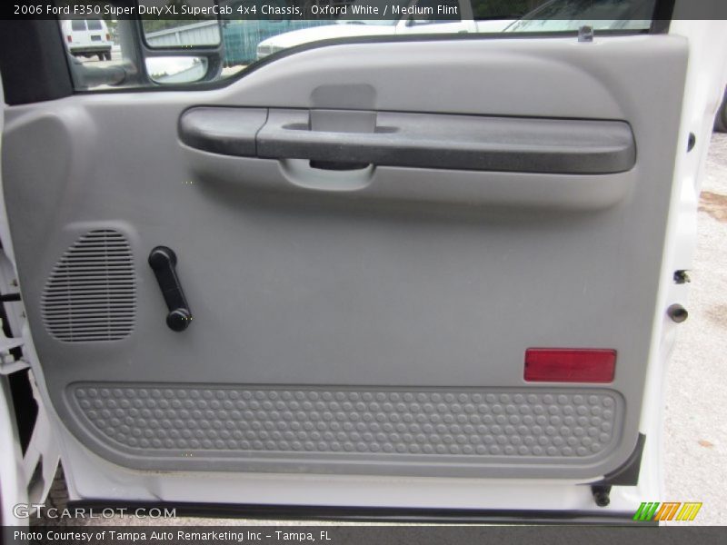 Oxford White / Medium Flint 2006 Ford F350 Super Duty XL SuperCab 4x4 Chassis
