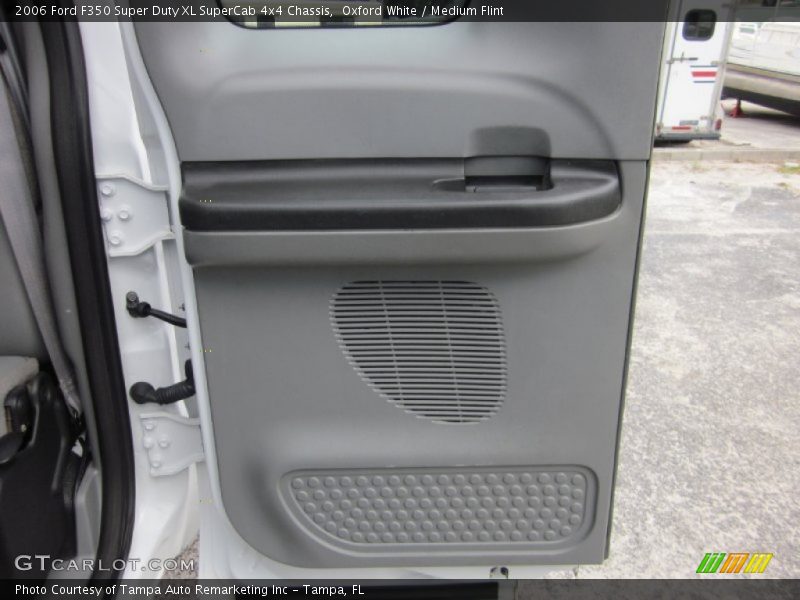 Oxford White / Medium Flint 2006 Ford F350 Super Duty XL SuperCab 4x4 Chassis