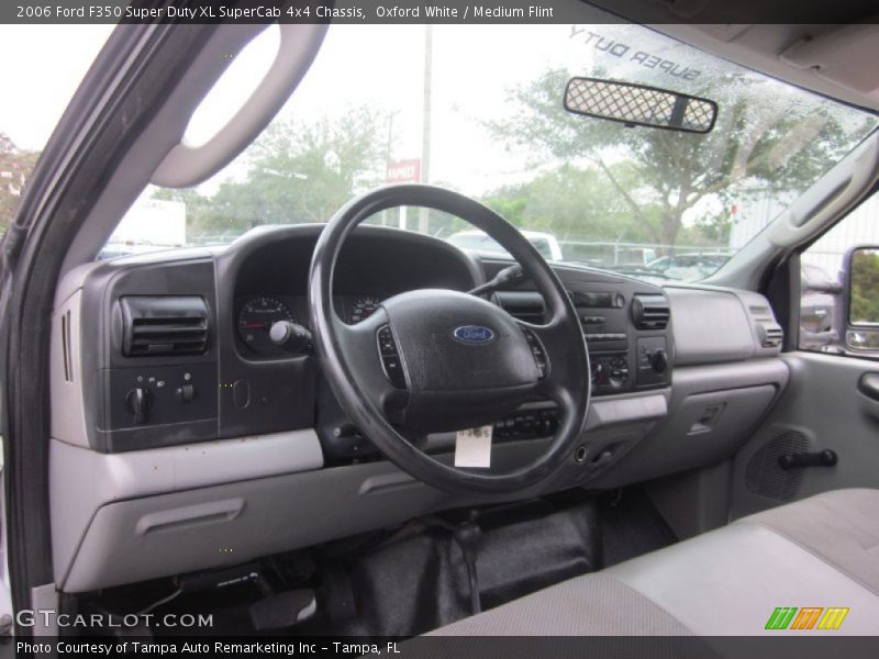 Oxford White / Medium Flint 2006 Ford F350 Super Duty XL SuperCab 4x4 Chassis
