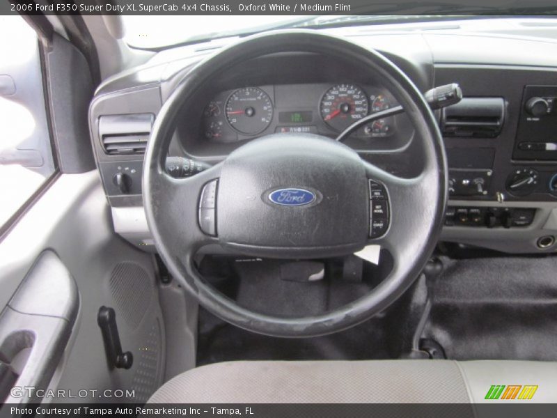 Oxford White / Medium Flint 2006 Ford F350 Super Duty XL SuperCab 4x4 Chassis
