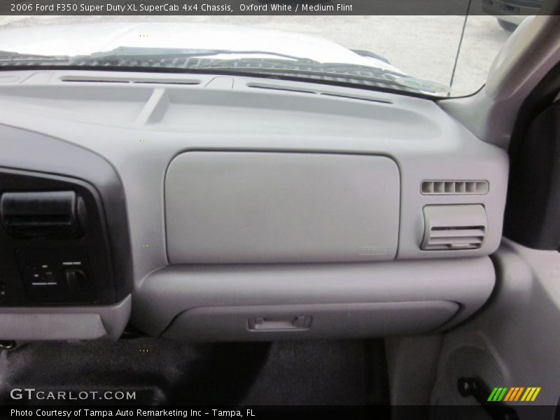 Oxford White / Medium Flint 2006 Ford F350 Super Duty XL SuperCab 4x4 Chassis