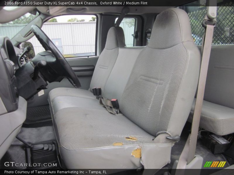 Oxford White / Medium Flint 2006 Ford F350 Super Duty XL SuperCab 4x4 Chassis
