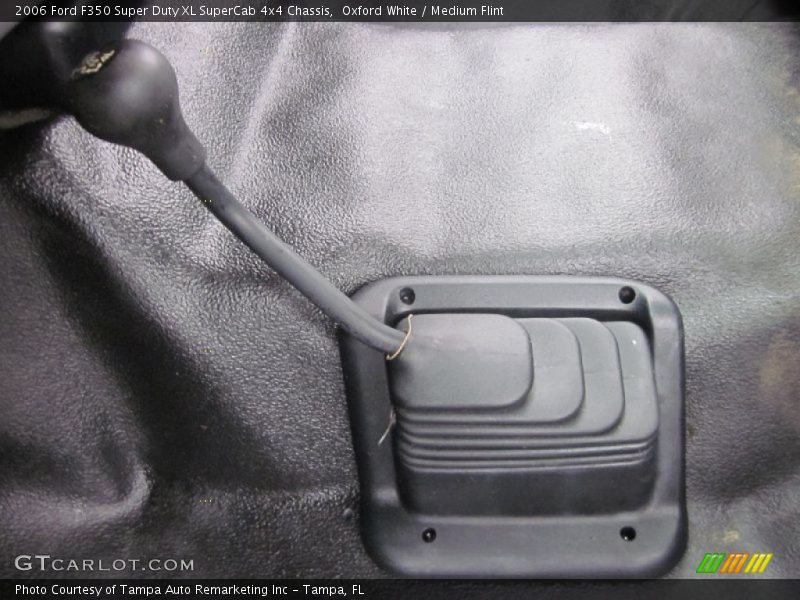Oxford White / Medium Flint 2006 Ford F350 Super Duty XL SuperCab 4x4 Chassis