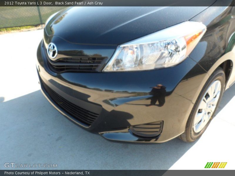 Black Sand Pearl / Ash Gray 2012 Toyota Yaris L 3 Door
