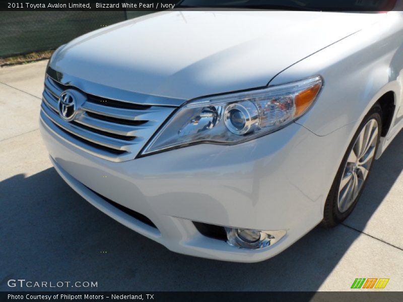 Blizzard White Pearl / Ivory 2011 Toyota Avalon Limited