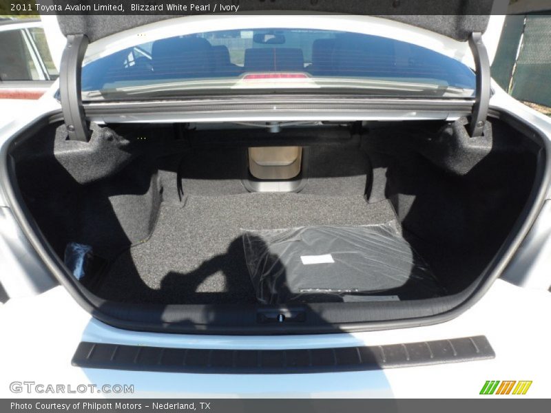 Blizzard White Pearl / Ivory 2011 Toyota Avalon Limited