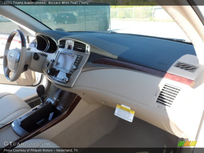 Blizzard White Pearl / Ivory 2011 Toyota Avalon Limited