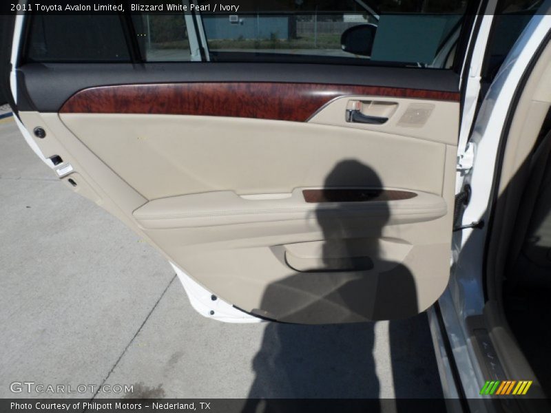 Blizzard White Pearl / Ivory 2011 Toyota Avalon Limited