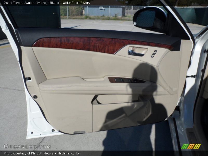 Blizzard White Pearl / Ivory 2011 Toyota Avalon Limited