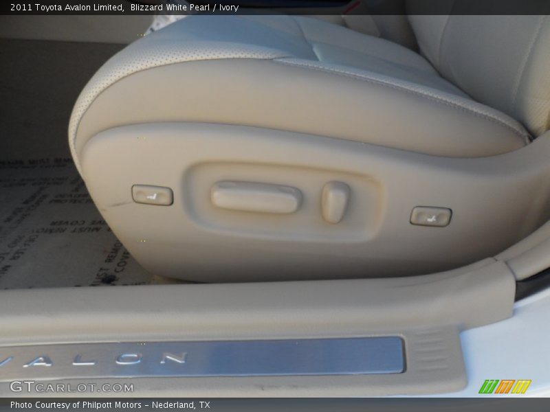 Blizzard White Pearl / Ivory 2011 Toyota Avalon Limited