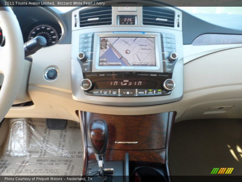 Blizzard White Pearl / Ivory 2011 Toyota Avalon Limited
