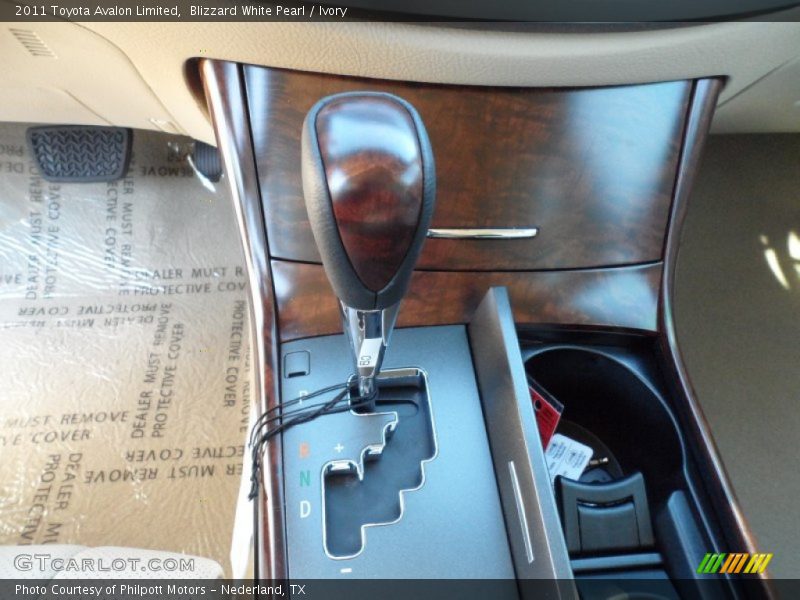 Blizzard White Pearl / Ivory 2011 Toyota Avalon Limited