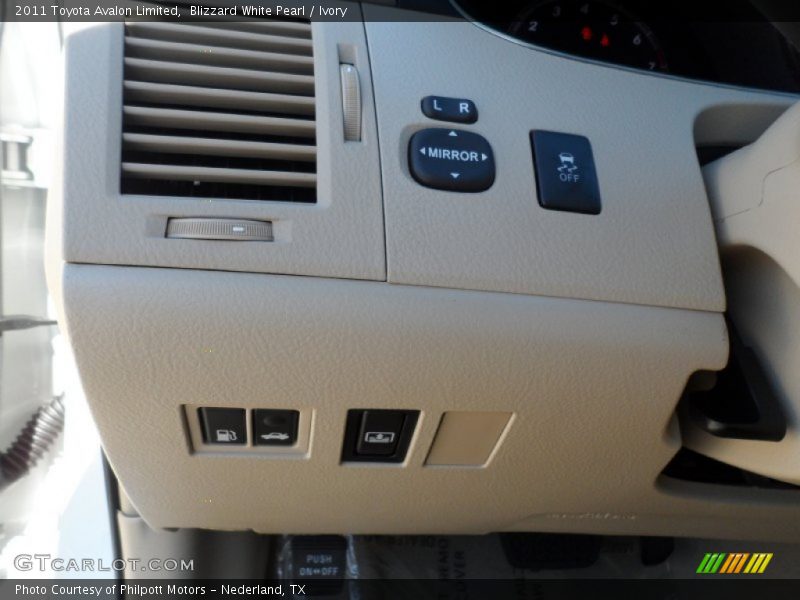 Blizzard White Pearl / Ivory 2011 Toyota Avalon Limited