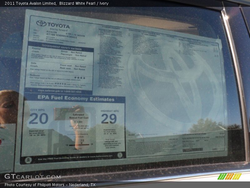 Blizzard White Pearl / Ivory 2011 Toyota Avalon Limited