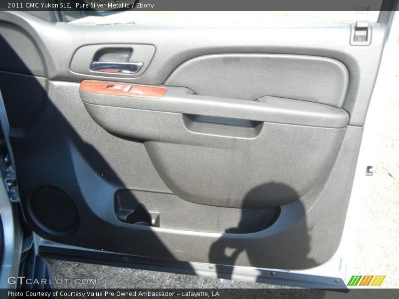 Pure Silver Metallic / Ebony 2011 GMC Yukon SLE