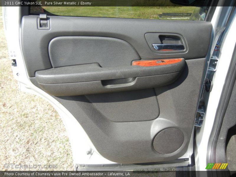 Pure Silver Metallic / Ebony 2011 GMC Yukon SLE