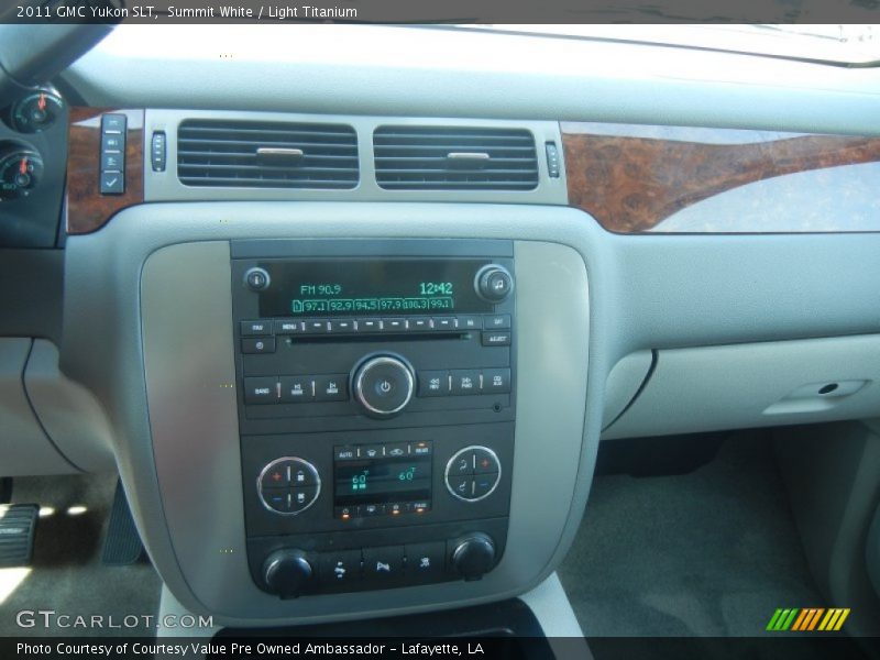 Summit White / Light Titanium 2011 GMC Yukon SLT