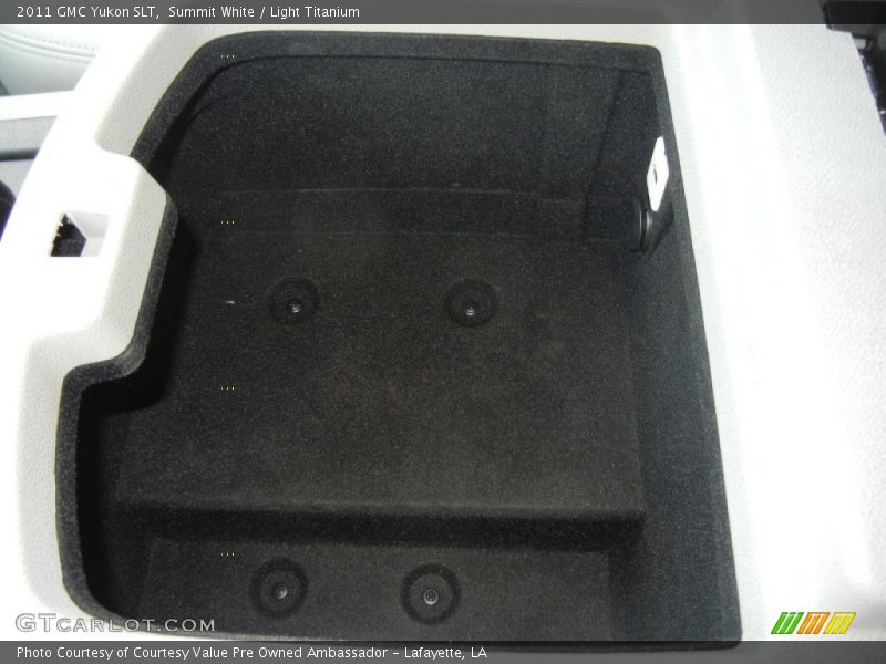 Summit White / Light Titanium 2011 GMC Yukon SLT