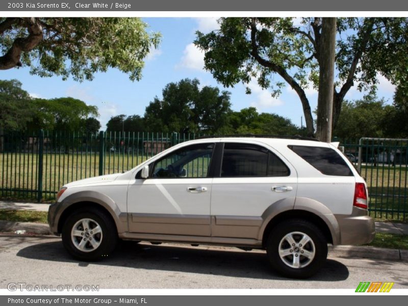 Clear White / Beige 2003 Kia Sorento EX