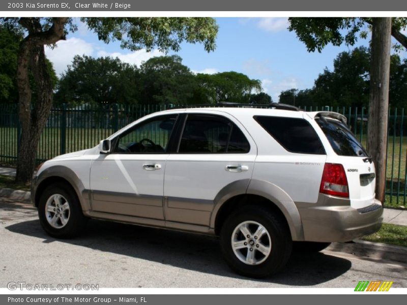 Clear White / Beige 2003 Kia Sorento EX