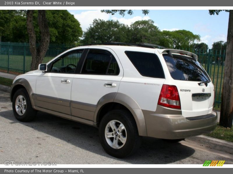 Clear White / Beige 2003 Kia Sorento EX