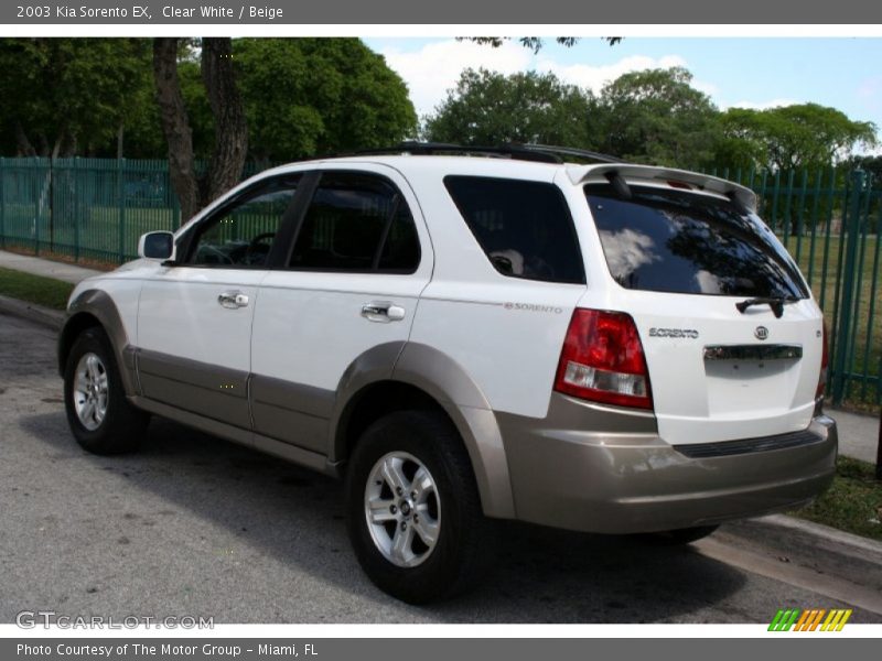 Clear White / Beige 2003 Kia Sorento EX