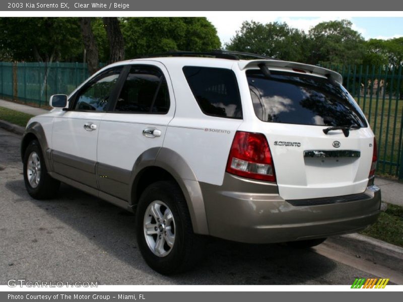 Clear White / Beige 2003 Kia Sorento EX