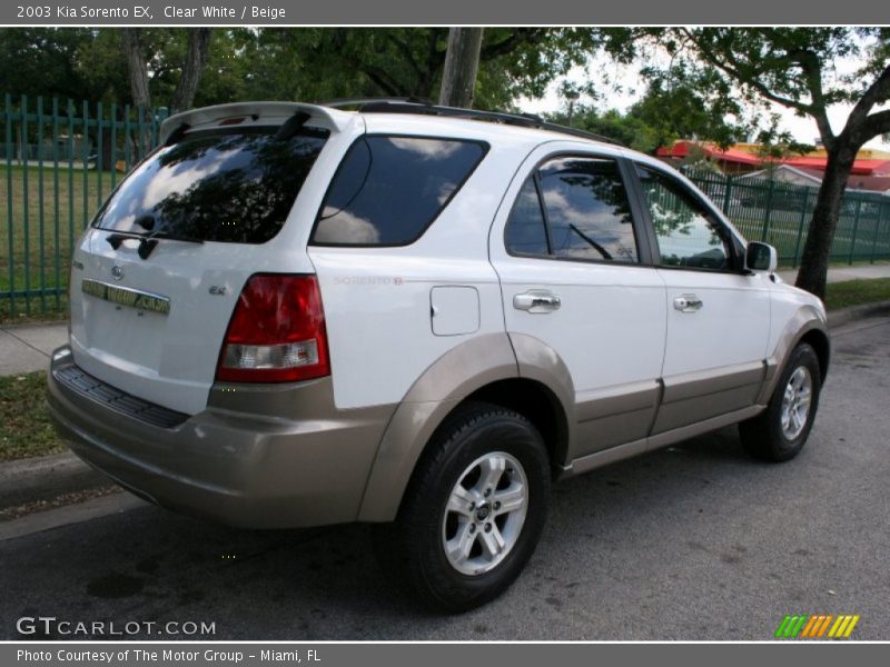 Clear White / Beige 2003 Kia Sorento EX