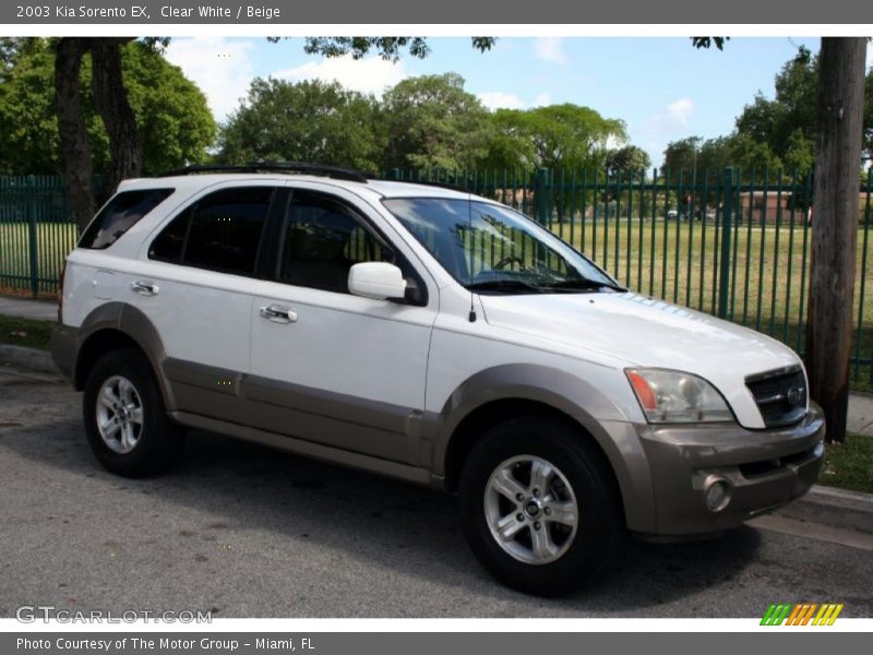Clear White / Beige 2003 Kia Sorento EX