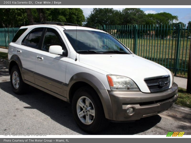 Clear White / Beige 2003 Kia Sorento EX