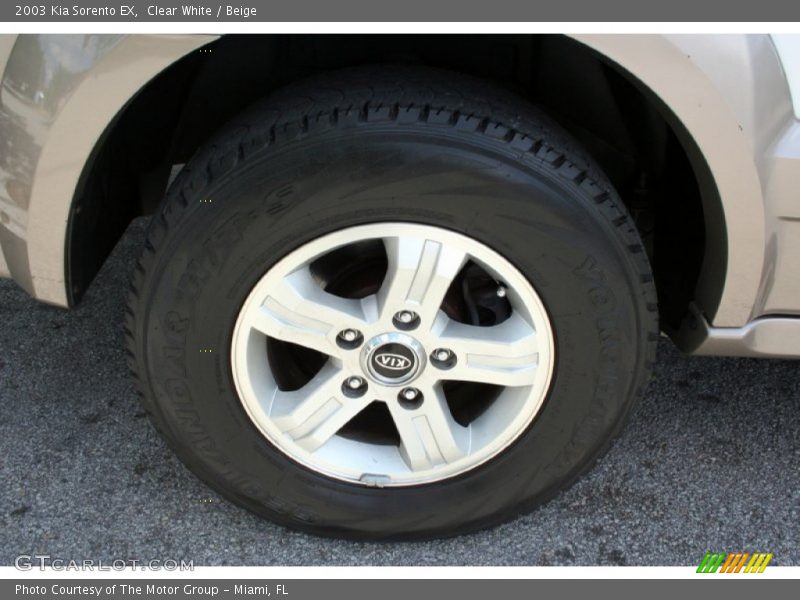 Clear White / Beige 2003 Kia Sorento EX