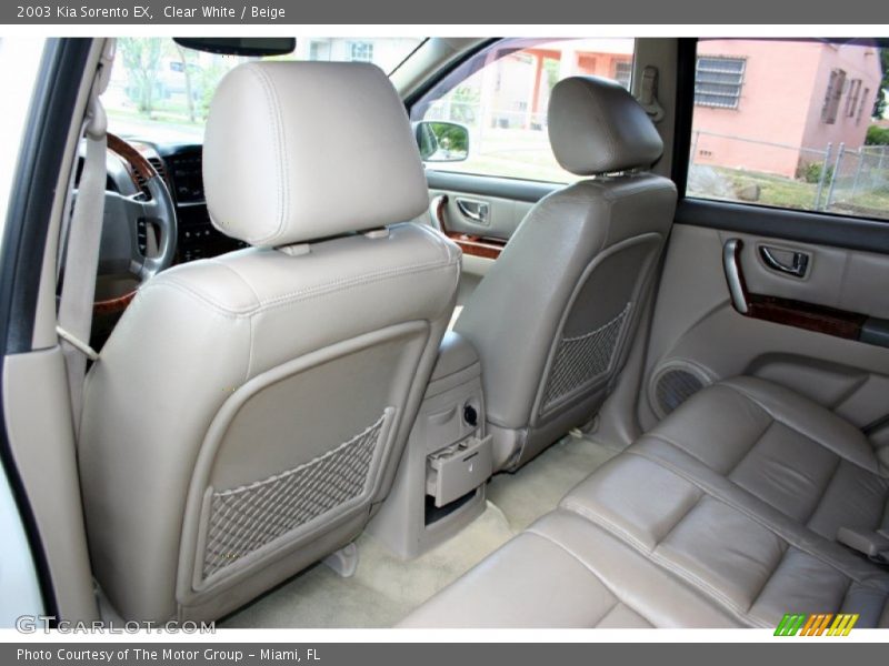 Clear White / Beige 2003 Kia Sorento EX