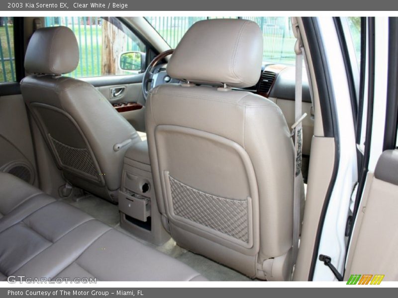Clear White / Beige 2003 Kia Sorento EX
