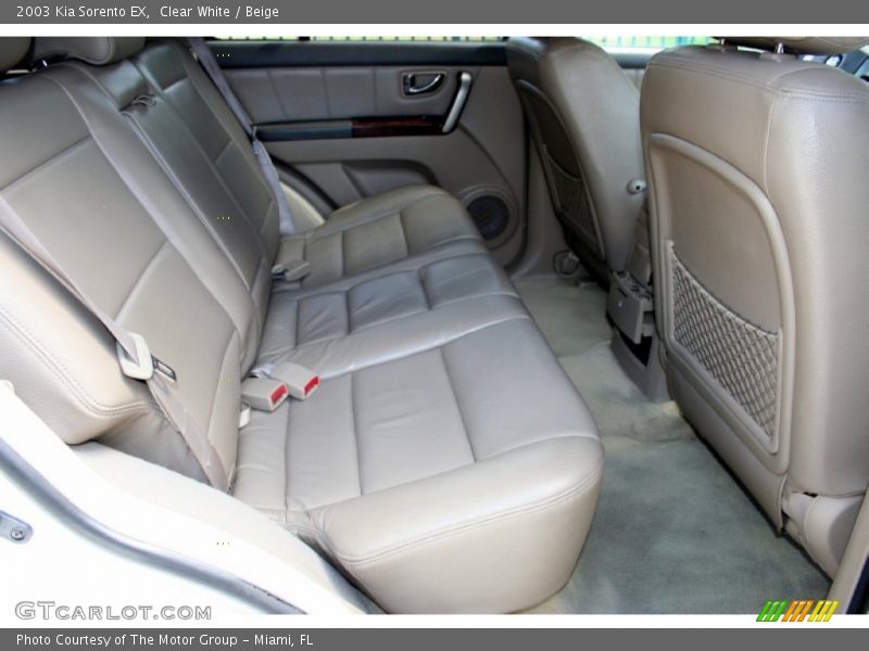 Clear White / Beige 2003 Kia Sorento EX