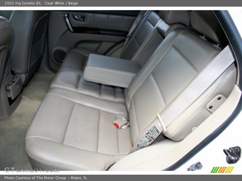 Clear White / Beige 2003 Kia Sorento EX