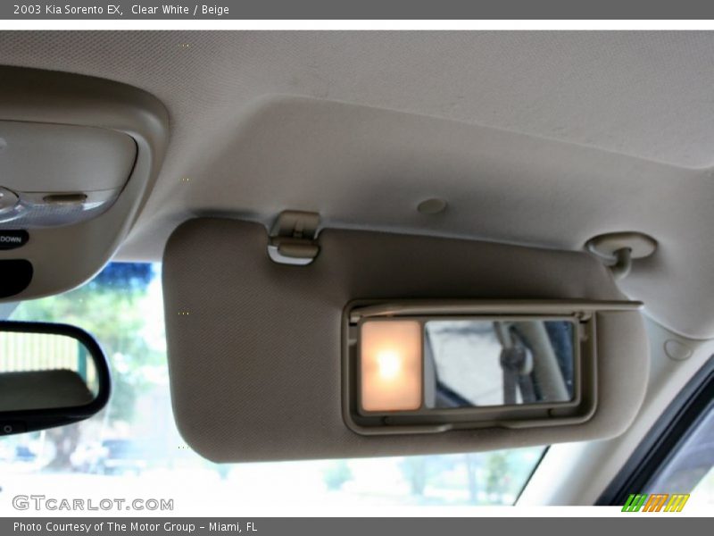 Clear White / Beige 2003 Kia Sorento EX