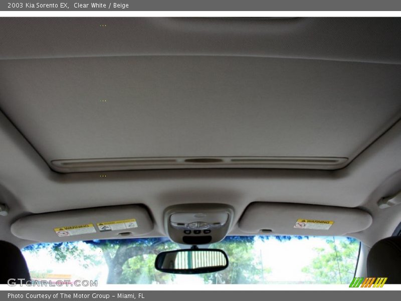 Clear White / Beige 2003 Kia Sorento EX