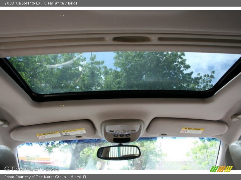 Clear White / Beige 2003 Kia Sorento EX