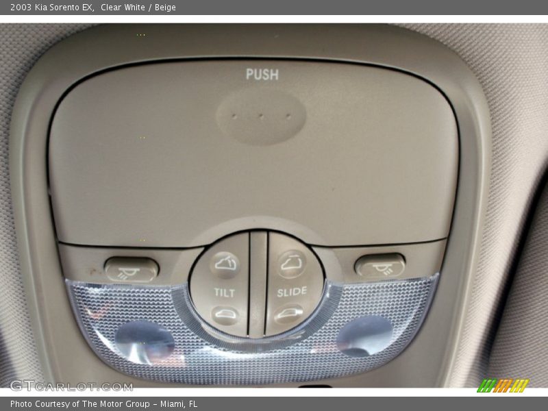 Clear White / Beige 2003 Kia Sorento EX