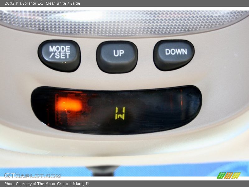 Clear White / Beige 2003 Kia Sorento EX