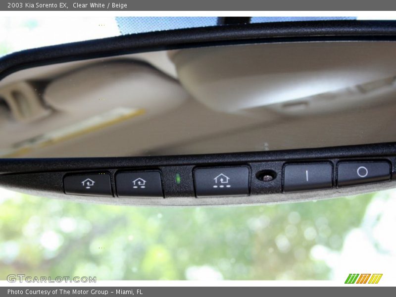 Clear White / Beige 2003 Kia Sorento EX