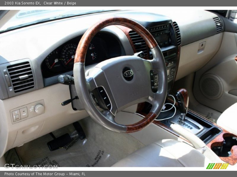 Clear White / Beige 2003 Kia Sorento EX